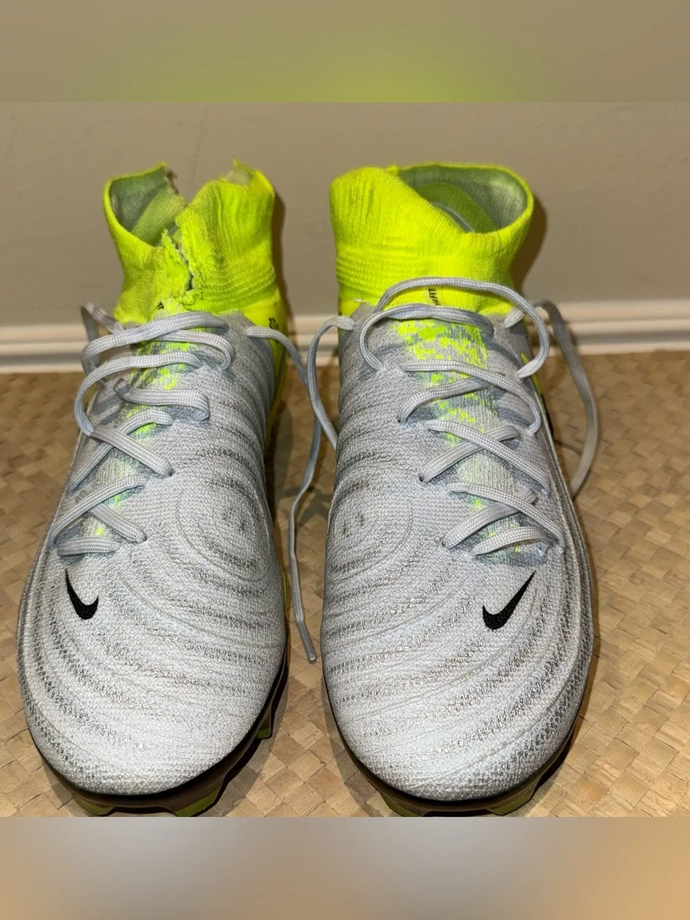 Nike PRO Phantom Luna 2 Pro FG Mad Voltage Soccer Cleats Men’s 8 FJ2575-003